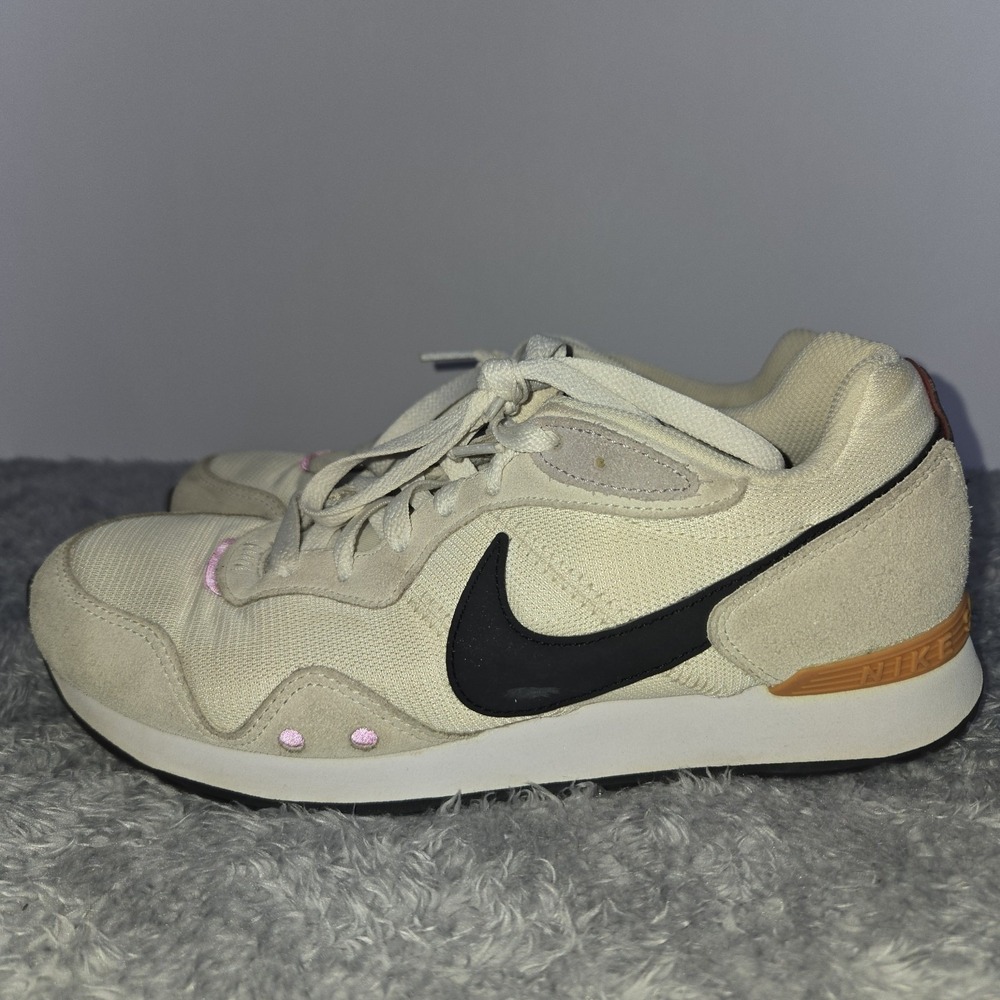 Nike Venture Runner Womens Coconut Milk Black Pink Sneakers CK2948-107 Size 8.5